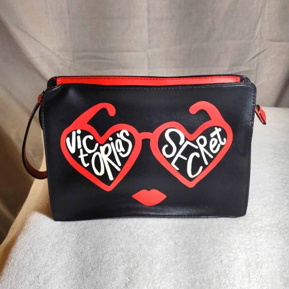 NWT Victoria's Secret Travel / Make-up Bag - Black & Red w/Wrist Strap - Picture 1 of 12